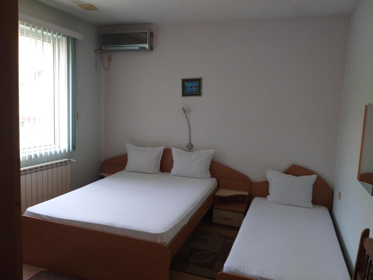 Hotel Tsarevets Asenovgrad ภายนอก รูปภาพ